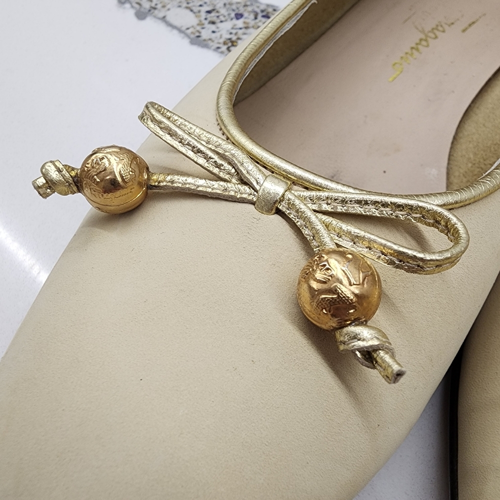 Vintage 80s/90s Ferragamo Ivory Nappa Evening Flats Size 8.5 - Picture 15 of 16